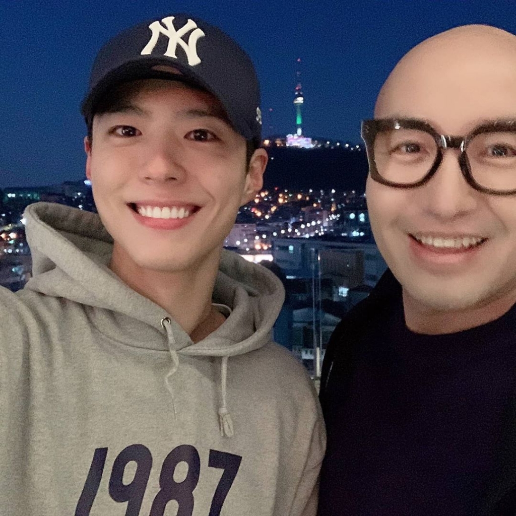Broadcaster Hong Seok-cheon conveyed the joy of meeting actor Park Bo-gum through Itaewon Clath.Hong Seok-cheon wrote on his Instagram account on Tuesday: If there is anyone who is shining, it will be Park Bo-gum.Itaewon Clath, who finished last episode last night, is a reasonable sword that appeared in SEK with the righteousness.In the photo, there was a picture of Park Bo-gum appearing in SEK as a cameo on JTBC gilt drama Itaewon Clath Last episode on the 21st.Hong Seok-cheon and Kwon Nara, who shot the scene together, certified the meeting with Park Bo-gum in self-portrait.Park Bo-gum opened the store with the investment of Hong Seok-cheon after Osua (Kwon Nara Boone) left The Changa in the play, and made a surprise appearance as a chef who came to the store for an interview.Hong Seok-cheon said, It is a lovely and lovely presence that all the steps on the set will cheer.It was a short time, but the child who took the picture that he was going to be a big child when he saw the first small role of the light child.I sent my beloved Itaewon Clath and the actors of the directors writers were happy. How is the drink? Its the night.(Park Bo-gum) said, Im going to go to my brothers shop and eat. I came to eat with my friend on the real subway. Did you get on the subway?, I ride often.Im comfortable and Im good. Is that a good brother? My Sky # Accounting Team.