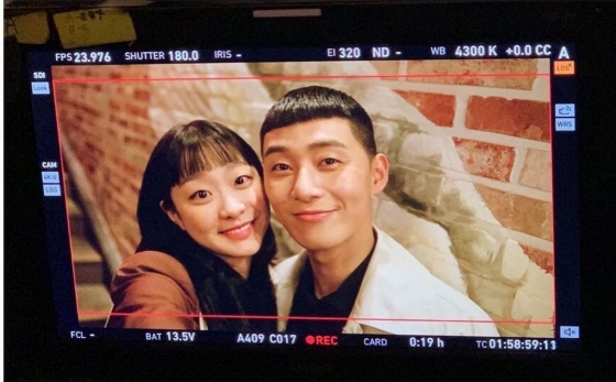 Kim Da-mi posted two photos on his 22nd day with his article Itaewon Class, Thank you so much for everyone who loved the new book.Kim Da-mi in the open photo is smiling brightly at the camera while standing side by side with Park Seo-joon.The pair showed off their warm chemistry with a bright smile on their faces.Kim Da-mi said, I will return to you for your love and look forward to seeing you again in a better way. I was so happy to have the staff and actors who have suffered for a year.Well see you again. Thank you. Goodbye, he added, and said goodbye to Itaewon Klath.On the other hand, Kim Da-mi appeared as a genius Girl Joyser of IQ 162 in the end TVN Drama Itaewon Clath on the 21st, and played a perfect role as a partner of Park Seo-joon.Kim Da-mi has demonstrated his ability to act at once by perfectly drawing a sociopath that does not believe in love and finished his work in great acclaim.