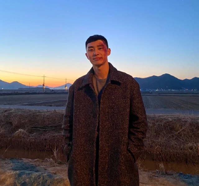 On the 22nd, Park Seo-joon opened his official Instagram saying, Last Nights Curry, Tomorrows Bread is too sweet.I feel more rewarded by the love and interest of many people who have been running for seven months without a mind, he said. I feel like I have grown up with the new Roy and the human park Seo-joon. JTBC Drama Its One Clath End testimonial.Park Seo-joon said, I am deeply grateful to all the crew and actors who have once again thought about my life and value. Thank you for saving me, giving me one and loving me.It was a more beautiful moment because I was with you, and it was a finished moment. Happy and healthy. In the last episode of Itae One Clath, he finally succeeded in revenge for Janga, and he was portrayed by Joy (Kim Dae-mi) and Park Seo-joon, who dreams of a happy future.Park, who identified the position of Jang Geun (Ahn Bo-hyun) from Jang Dae-hee (Yoo Jae-myung), rescued Joy Seo with Choi Seung-kwon (Ryu Kyung-soo).Then, with this incident, the internal corruption is revealed, and the house collapses. To the chairman who kneeled to prevent the acquisition of the house, Park said, Business.Chairman, he said, and proceeded with the merger and acquisition, and he made a pleasant revenge.Park Seo-joon has been a hot topic since the beginning of Drama with a perfect synchro rate with the same name, Web toon character Park.It is a short hairstyle and a hip street look that teares the Web tone, and it has brought a style craze to viewers as well as broadcasters.In addition, every time life scene and life famous ambassador was created and caused syndrome.He presented comfort and courage to viewers by drawing a sympathy store about the story of Roy, who is growing up with his people from a passionate youth who keeps his conviction with a strong sense.Meanwhile, Park Seo-joon, who finished Itae One Clath, plans to continue his work on the 10th day through Dream, a film directed by Lee Byung-hun.Last Nights Curry, Tomorrows Bread, is so sweet. Im just getting a little bit of a head start.I feel more rewarded by the love and interest of many people in the seven months that I have run without a mind: I feel more like I have grown up with the new Roy and the human Park Seo-joon.I am deeply grateful to all the crew and actors who have once again thought about my life and values.Now the new Roy remains my other diary. Thank you for saving, yes, and loving me.It was a more beautiful moment because I was with you and it was a finished moment.Be happy and healthy