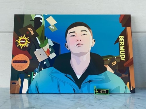 Actor Park Seo-joon has released a picture he received from One Clath author.Park Seo-joon posted a picture on his instagram on the 23rd with an article entitled I asked the artist who met at the Honey Night last year at the One Clath meeting to draw one if the drama is finished well.The photo shows a Park Seo-joon painting by One Clath author Gwangjin.In particular, the picture that seems to have moved the shape of Park Sae-ro in JTBCs Drama One Clath catches the eye at once.Park Seo-joon and high synchro rate also attract attention.Meanwhile, JTBCs Drama One Clath ended on the 22nd.
