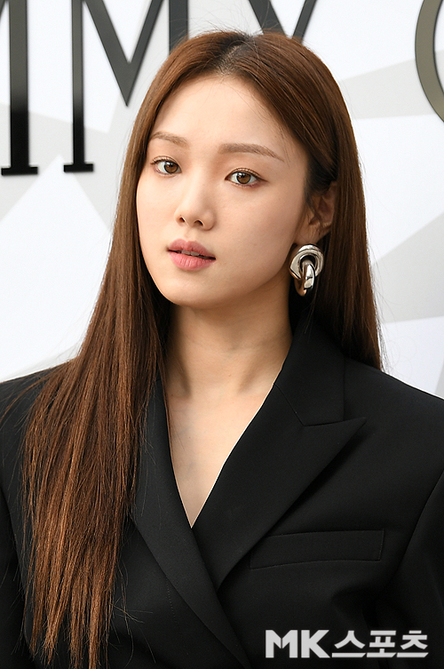 Actor Lee Sung-kyung has appeared in the Online Worship service of Younghoon Ohnun Church as the social distance movement spreads due to the aftermath of Corona 19.Lee Sung-kyung attended a special video prayer meeting for the nation and nation held at Younghoon O-ryun Church on the 13th. Video of the service was released Online.In the video, Lee Sung-kyung said, My beloved saints, I realize how great a blessing it was when I was able to gather in the temple these days and praise and Worship God freely.But I still appreciate the grace of God that allowed me to Worship through the video. In addition to encouraging participation in Online Worship, Lee Sung-kyung also praised want, hope and pray.Meanwhile, Lee Sung-kyung performed in the SBS drama Romantic Doctor Kim Sabu, which ended on the 25th of last month.