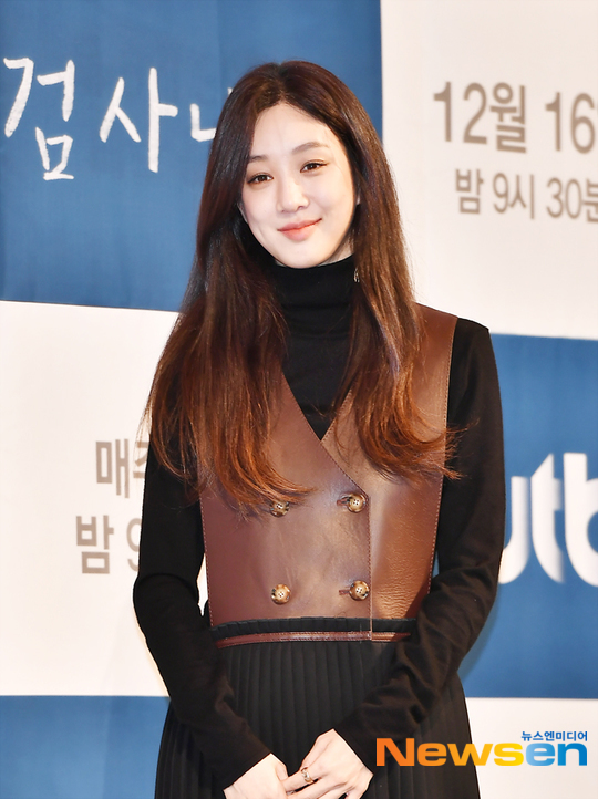 From Actor Jung Ryeo-won to group EXO members Baekhyun and Chanyeol, many entertainment stars have joined the Petition urging punishment for the Telegram N sex exploitation case.On March 23, Baekhyun posted a picture of the National Petition site capture on the official Instagram Kahaani entitled Punish all the perpetrators, Dr. Nth room case, Nth room case members.Chanyeol also posted an image of the national Petition site capture on Instagram Kahaani entitled I want to release the personal information of all the subscribers of the Nth room case.Singer Jung Seung-hwan released a long-running article on the day to encourage the public Petition of the perpetrator of the N-bang sexual exploitation through Instagram.I am angry, but what can I heal the wounds of the Victims? I can not think of it, so it is more terrible and sad, he said....for being the same man as them. For being human. Im afraid.I have been so indifferent to the excuse that I do not know the world, I have forgotten, I have been able to help this creepy social evil. Group 2PM member Lee Jun-ho also said in an Instagram on the day, I did not share any personal opinions with the idea that my personal space would be used only as a space for sharing happiness, and I would like to do so in the future, but I think it is time to punish the suspects related to Telegram N.I think that many people should be interested and aware so that the second spread and such crimes will not happen again. I look forward to the proper results by identifying only the nature of this case. Actor Jung Ryeo-won posted a single image on Instagram Kahaani.The image is an image urging the punishment for digital sex crimes by telegrams containing the phrase You are all murderers who entered the room.Prior to these, Celebrity such as Actor Son Soo-hyun, Moon Ga-young, Yeon-su, group Girls Day member Sojin, Hyeri, band new boy vocalist Hwang So-yoon, group B-Bix member Ravi, group B-Toby member Pniel, group 2AM JoKwon, composer Don Spike, rapper Ssamdi, Big One, Lim Hyun-joo announcer, He participated in public opinion such as strengthening punishment for the perpetrators and disclosing the personal information.The netizen who participated in the Petition exceeded 2 million as of the 23rd.A Blue House spokesman, Kang Min-seok, said on the official website of Blue House on the 23rd, President Moon Jae-in expressed his sincere condolences to the victims, including 16 children and adolescents, as presidents and sympathized with the legitimate anger of the people.President Moon said that the government will not only delete illegal video, but will do all the necessary support for Victims, including law and medical consultation. President Moon said that the act of the perpetrators of the N-Bang incident was a cruel act that destroyed a human life, and that the signing of more than 3 million people in an instant on the Blue House Petition bulletin board is heavily accepted by the people, especially women, to cut off such malicious digital sex crimes. In particular, President Moon said, Please deal with digital sex crimes against children and adolescents more strictly.In addition, the police should not limit themselves to investigations of N-room operators, but need to investigate all N-room members, Moon said.To this end, President Moon said, If necessary, I hope that a special investigation team will be strongly established with the National Police Agency.President Moon also instructed the government to thoroughly eradicate new digital sex crimes that have evolved maliciously by moving the platform. hwang hye-jin