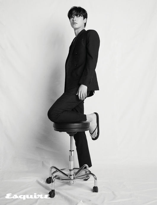 Actor Lee Jae-wook has released a picture taken with the April issue of Esquire.The picture is a core concept of Natural, and it has a minimal makeup, a white T-shirt, a casual fit suit, and flip-flops.Lee Jae-wook, the main character of the picture, also showed off the aspect of a large newcomer by giving a sensual image while creating a natural feeling without the power of the utmost without exaggerated pose or expression.Especially, while showing natural movements, it is the back door that it danced improvised and gave the elasticity of the staff of the filming scene.Lee Jae-wook, who said in an interview that he learned modern dance when preparing for college entrance examinations, said, It is not a talent to show as a pride, but it seems to be a pleasure to work with talented people in various industries and meet unexpected factors and come up with new results.The interview also included various aspects of actor Lee Jae-wook.In particular, he recounted the big and colorful activities that he has shown for the past two years, from Memories of Alhambra Palace to Changsari: Forgotten Heroes, Enter the Search Word WWW, How I Found Haru, Ill Go If the Weather Is Good, and said, I was always sorry for my own Acting, but I left my works deep in my heart.He still expressed his affection by calling the roles he had digested himself in such ways as Friend, Ji Hwan Lee, and Baek Kyung Lee.My role is to be a spokesperson for those Friends, and I think actor Lee Jae-wook is instead convincing viewers, he said. The regret I mentioned above comes from the feeling that I did not communicate the friends properly.Meanwhile, Lee Jae-wook is currently appearing on JTBC Drama Ill Find If the weather is good.Based on the same novel, this work shows the process of loneliness, wounds, ties and healing of various characters, focusing on the independent bookstore Goodnight Bookstore in Bukhyeon-ri, a rural village.Lee Jae-wook, who plays the role of Lee Jang-woo in the play, said, I think that the work is a human drama with colorful characters that show a well-matched forest, not a tree that is standing. I hope you will expect Jang-woos narrative to spread further into the second half of the play.esquire offer