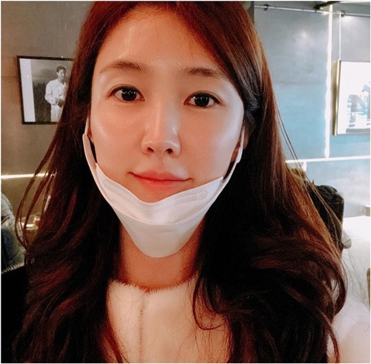Actor Son Tae-young Lee Sung-kyung and others have encouraged social distance to prevent the spread of coronavirus infection-19 (hereinafter referred to as COVID-19) worldwide.Actor Son Tae-young said on his Instagram on the 23rd, Lets put social distance.This is a good time to see children, and revealed his husband, Actor Kwon Sang-woo and the childrens back.In addition, Son Tae-young said, I feel sorry and grateful for those who are working hard to fight COVID-19 in each place.Actor Lee Sung-kyung also attended the Special Video Prayer for the Country and the Nation held at Younghoon Ori Church on the 13th and practiced social distance.The government has recommended that facilities such as religious entertainment and sports be shut down until April 5.Lee Sung-kyung encouraged online worship, saying, I am grateful for the grace of God who made it possible to worship through video.Actor Lee Soo-kyung posted on his Instagram on the 17th that he was wearing a mask with the article Lets keep a social distance when drinking coffee.Actor Jungsia also announced on his Instagram on November 11 that Drama shooting was canceled and it was almost three weeks old.Meanwhile, Hollywood stars such as pop stars Ariana Grande and Lady Gaga also emphasized social distance by asking them to avoid places where people gather and to be as priceless as possible.