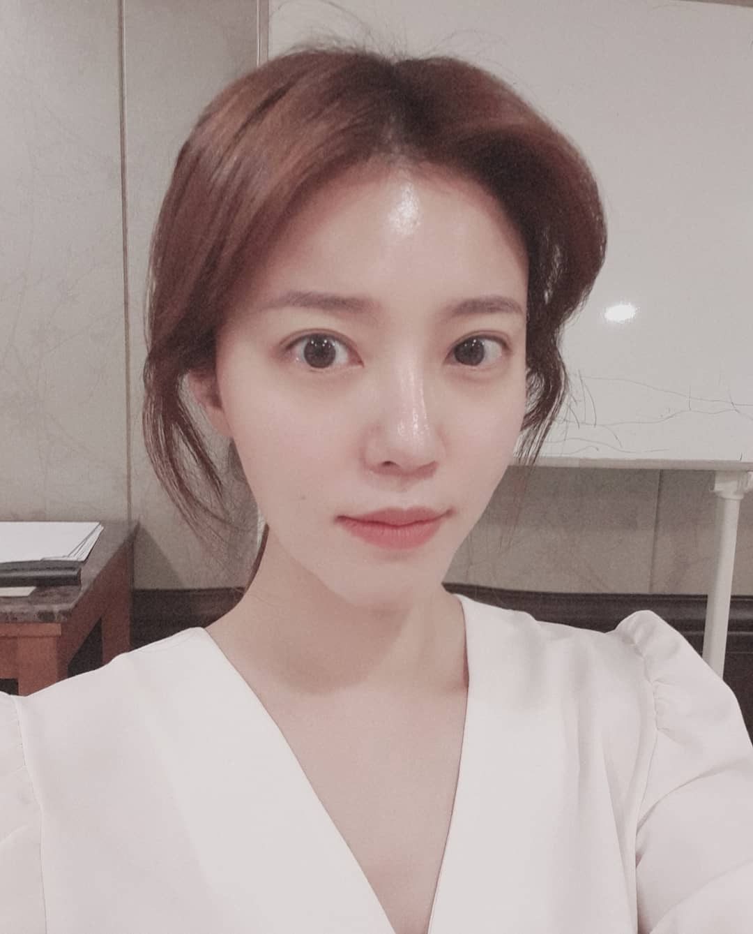 Actor Son Tae-young Lee Sung-kyung and others have encouraged social distance to prevent the spread of coronavirus infection-19 (hereinafter referred to as COVID-19) worldwide.Actor Son Tae-young said on his Instagram on the 23rd, Lets put social distance.This is a good time to see children, and revealed his husband, Actor Kwon Sang-woo and the childrens back.In addition, Son Tae-young said, I feel sorry and grateful for those who are working hard to fight COVID-19 in each place.Actor Lee Sung-kyung also attended the Special Video Prayer for the Country and the Nation held at Younghoon Ori Church on the 13th and practiced social distance.The government has recommended that facilities such as religious entertainment and sports be shut down until April 5.Lee Sung-kyung encouraged online worship, saying, I am grateful for the grace of God who made it possible to worship through video.Actor Lee Soo-kyung posted on his Instagram on the 17th that he was wearing a mask with the article Lets keep a social distance when drinking coffee.Actor Jungsia also announced on his Instagram on November 11 that Drama shooting was canceled and it was almost three weeks old.Meanwhile, Hollywood stars such as pop stars Ariana Grande and Lady Gaga also emphasized social distance by asking them to avoid places where people gather and to be as priceless as possible.