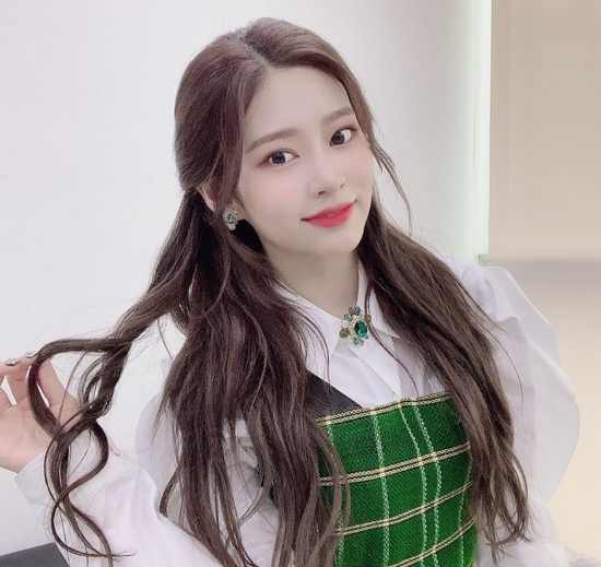 Group IZ*ONE Kim Min-joo has emanated a unique visual.On the 22nd, IZ*ONE official SNS posted several pieces of Kim Min-joos selfie with the article We have already gone all weekend.The photo showed Kim Min-joo, who showed off his half-bundled style in a shirt, and his eyes were on Kim Min-joo, who posed with his hair lifted.In particular, the skin of the glowing Kim Min-joo stood out; Kim Min-joo showed off her beautiful beautiful look as she gave points in pink lip color.It created a clean atmosphere.Fans who watched Kim Min-joo, who released Selfie for a long time, responded such as Visual living alone in the world, Fevering face and It is really beautiful.On the other hand, IZ*ONE, which Kim Min-joo belongs to, is in the middle of a break after the end of the title song Piesta.