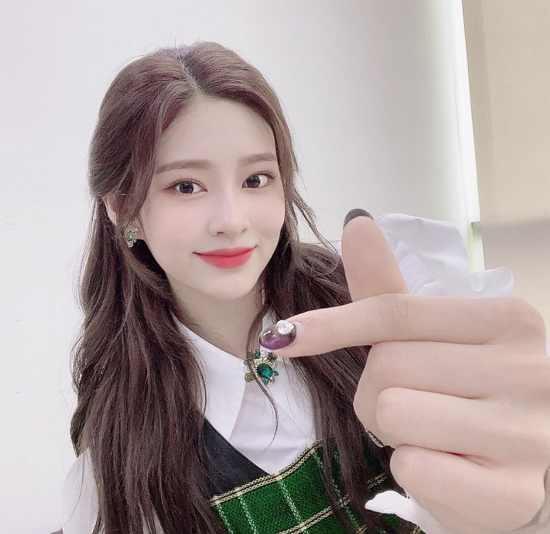 Group IZ*ONE Kim Min-joo has emanated a unique visual.On the 22nd, IZ*ONE official SNS posted several pieces of Kim Min-joos selfie with the article We have already gone all weekend.The photo showed Kim Min-joo, who showed off his half-bundled style in a shirt, and his eyes were on Kim Min-joo, who posed with his hair lifted.In particular, the skin of the glowing Kim Min-joo stood out; Kim Min-joo showed off her beautiful beautiful look as she gave points in pink lip color.It created a clean atmosphere.Fans who watched Kim Min-joo, who released Selfie for a long time, responded such as Visual living alone in the world, Fevering face and It is really beautiful.On the other hand, IZ*ONE, which Kim Min-joo belongs to, is in the middle of a break after the end of the title song Piesta.