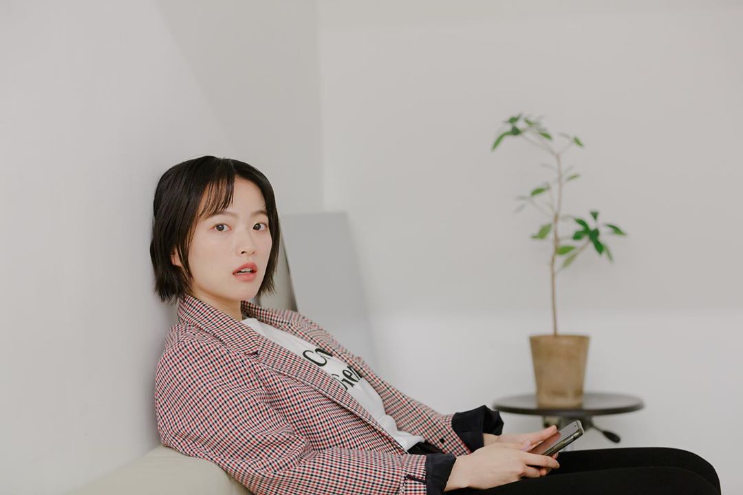Actor Chun Woo-Hee has reported on the latest.Chun Woo-Hee posted a picture on his Instagram on the 22nd.In the open photo, Chun Woo-Hee is staring at the camera wearing a jacket and a T-shirt in a check pattern.Chun Woo-Hees clear and refreshing visuals and atmosphere capture the attention of viewers.Chun Woo-Hee stars in the movie Anchor, which is scheduled for release this year.Photo: Chun Woo-Hee Instagram