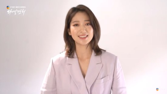Actors Lee Sung-kyung and Park Shin-hyes COVID-19 video of Online Worship participation is gathering topics every day.On the 13th, Younghoon Ohnyun Church posted a video titled Sek Video Prayer for the Country and the Nation for 21 days through YouTube channel.In the public image, Lee Sung-kyung appears to convey his greetings and sing hymns.Lee Sung-kyung, who said, Sister Lee Sung-kyung, said, I realize how blessed it was when I was able to gather in the temple these days and praise God freely and Worship.I thank God for his grace, which allows us to Worship through the video. I pray that the more we do this, the more we can convey Gods love through video SEK prayers. Lee Sung-kyung also drew attention by singing the hymn I want, I hope and pray. The video has attracted much attention from netizens, exceeding 400,000 views.In addition, Park Shin-hye, who is attending the same church, also said hello.I am having difficulty Worshiping together on Sunday because of COVID-19, but I hope that I will overcome COVID-19 well by observing basic preventive measures and Worshiping in my own place, he said. Even though it is a video, I will gather my heart together and Worship.Recently, the government recommended that religion, indoor sports, and entertainment facilities be stopped to prevent the spread of covid-19.Lee Sung-kyung and Park Shin-hye are attracting more attention because they are promoting Online Worship by leading the governments emphasis on social distance.Photo: Younghoon Ohnyun Church YouTube