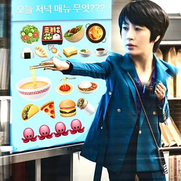 Actor Kim Hye-soo has revealed a delightful charm.Kim Hye-soo posted a picture on his Instagram on the 23rd with an article entitled What do you eat for dinner?Kim Hye-soo in the public photo points to an emoji menu with What is the menu tonight?In the photos edited as soybeans, the netizens responded enthusiastically with comments such as I am so cute that my heart bursts and I love you.Meanwhile, Kim Hye-soo is appearing on SBS drama Hiena.Photo: Kim Hye-soo SNS