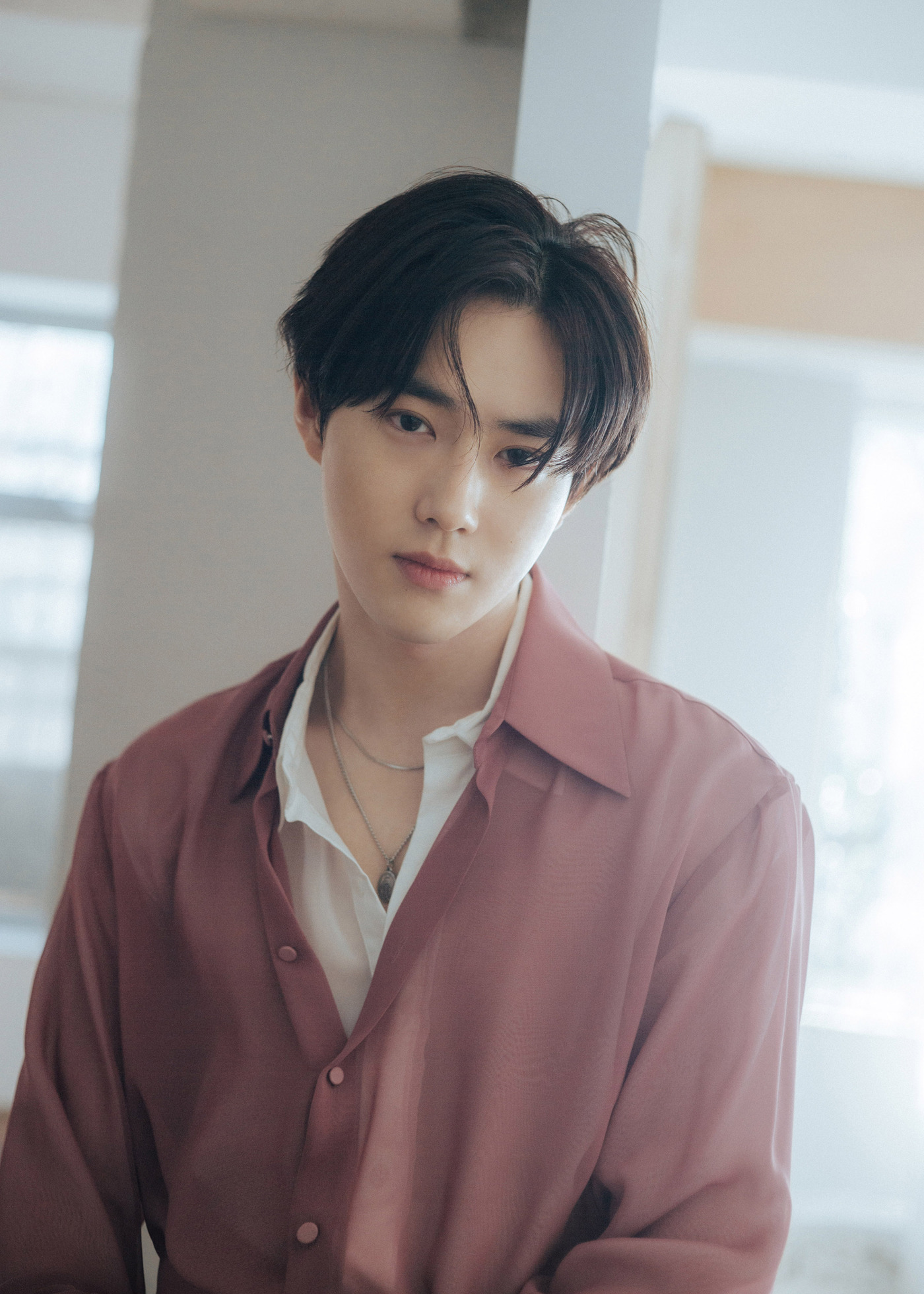 Suhos first mini album, Self-Portrait, released on the 30th, includes a total of six lyrical songs based on band sound, including the title song Love, Lets Love, and Suho participated in the concept planning as well as the entire song lyrics.The album Starry Night is a rock ballad genre song. It is expected to get a good response because it expresses the story after Suhos first Solo song Curtain, which was released through SM STATION (Station) in 2017, so that Suho can meet more mature musical sensibility.The lyrics include a breakup with a lover, a scene that is disconnected from the world as if it had lowered a dark curtain, and a cold piano, an electric guitar with a day, and a dynamic string performance maximize the sad atmosphere of the song.Meanwhile, Suhos first mini album Self-Portrait will be released on various music sites at 6 pm on the 30th.