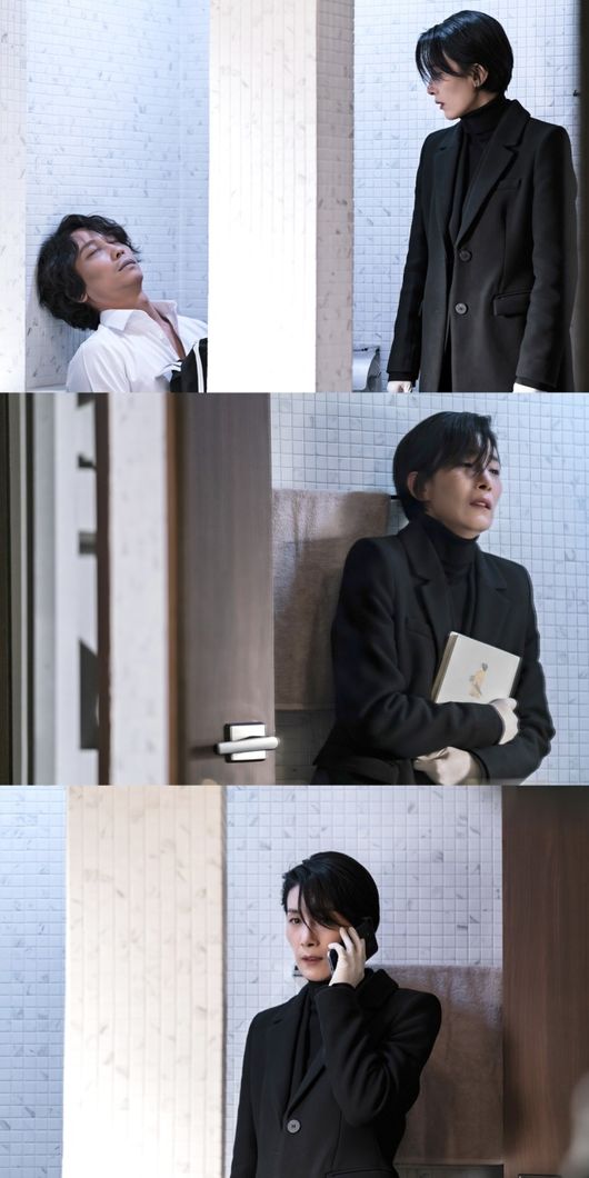 Kim Seo-hyungg, who knows no one, is in a hurry.SBS monthly drama No One Knows (playplayplay by Kim Eun-hyang and director Lee Jung-heum) flipped the house theater again with a shock ending.In the 7th ending broadcast on the 23rd, the main character, Cha Young-jin (Kim Seo-hyung), witnessed the body while chasing the drug transaction case related to the money that Boy Ko Eun-ho (An Ji-ho) had.St. Jennifer 8, the secret Boy Go Eun-hos Fall, and the Illegal Drug deal thrown at the Millennium Hotel where Go Eun-ho was Fall.It was Cha Young-jin who found the link in the seemingly unrelated cases. In front of Cha Young-jin, Kevin Jung (Min Sung-wook), the suspect in the Illegal Drug transaction, was found dead.Even in the arms of Kevin Jung, there was a missing bag of Ko Eun-ho, which Cha Young-jin was looking for.Since then, viewers are wondering what kind of action Cha Young-jin will do and what direction the veteran Detective Cha Young-jin will be in.Meanwhile, the production team of No One Knows on the 24th is drawing attention by revealing the image of Cha Young-jin, who was caught in a storm of big Feeling shortly after the 7th shock ending.In the photo, Cha Young-jin found Kevin Jungs dead in Kevin Jungs house. Cha Young-jin, who was looking at Kevin Jungs body without any Feeling.But in the next photo, Cha is leaning against the wall and shedding tears, and in her arms, there is a book that Ko Eun-ho had taken from Cha Young-jins house before Fall and read.The longing and guilt for Ko Eun-ho, who had been pressing hard, seems to have surrounded Cha Young-jin.However, through the appearance of Cha Young-jin, who regains his coolness again in the next photo and calls somewhere, the charisma of veteran Detective Cha Young-jin, who rarely loses his coolness in any situation, is seen again.Sex scar Jennifer 8 who took precious Friend 19 years ago Fall of her lower house Boy Go Eun-ho, the second friend of her life.Cha Young-jin, who poured his life like ruins into guilt that he could not prevent these two incidents.Through this scene, it is expected that Cha Young-jins human agony and exploding Feeling will be able to confirm all the strong will to uncover all the events.The production team of No One Knows said, I focused on the moment and admired the field crew at the Hot Summer Days of Kim Seo-hyungg, who attracted Feeling.It is an important scene that may be a big turning point for Cha Young-jin as the play enters the middle of the play, and it seems to have been completed deeply thanks to Kim Seo-hyunggs excellent Hot Summer Days.I would like to ask for your interest and expectation. Tears of Cha Young-jins heartbreak.Hot Summer Days, which poured everything from Actor Kim Seo-hyungg, can be seen at Nobody Knows broadcasted at 9:40 pm on the day.SBS offer
