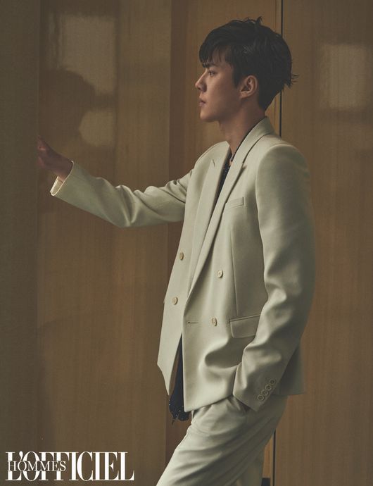 Group EXO Sehun showed off its perfect suit fitMagazine Lopiciel Homme YK Edition will be released in 2020 yearIn Spring and the summer issue, he released an interview with EXO Sehuns cover picture.In the public cover and pictorial, EXO Sehun produced a mature yet mysterious atmosphere and produced a soft charm.In particular, he showed a variety of suit looks and said, I personally like suits, but when I wear suits, I feel like I am different from usual.EXO Sehuns sensual pictorial and more interviews include Lopiciel Homme YK Edition 2020 year published in early AprilYou can meet Spring in the summer issue.ropisiel homme