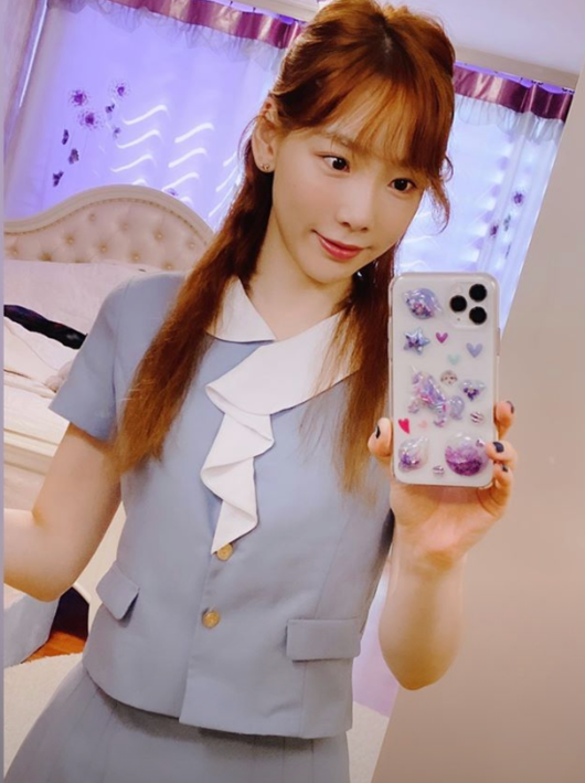 12 years ago Recall...Two days of topicUniform Celebratory photo by singer Taeyeon after a long timeThis is the second day of gathering topics.Taeyeon posted several photos on his 23rd day with his article I have to wear a uniform because I came home through his Instagram story.In the public photos, there is a picture of Taeyeon taking a selfie in Jeonju Art High School and Dongbok.Taeyeon boasted beautiful looks while still in school, despite being well over a decade old from high school.Fans who have seen Taeyeons uniform photos for a long time have responded hotly, saying, Both Taiyeon and uniform are so beautiful, High school uniforms are still right, and It is the same as high school students.Taeyeon made his debut as a girl in 2007 and graduated from Jeonju Arts High School in 2008 the following year.Taeyeons high school days are gathering attention again with the photo released on this day, and Taeyeon was very popular with its cute and cute charm at the time of high school.Meanwhile, Taeyeon will release a new song Happy.taeyeon Instagram