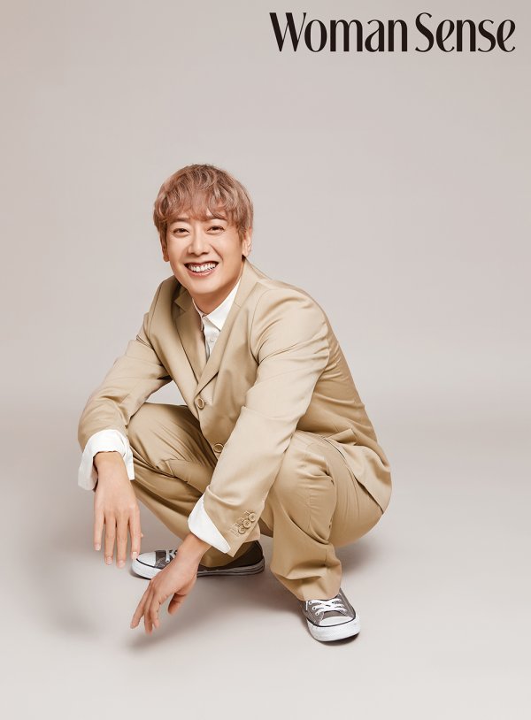 Monthly magazine Woman Sense released an interview with a picture with Taishi Ci Kim Hyung-jun and Night Standard seat.Kim Hyung-jun, Night Standard seat, made a stage with Taishi Ci, a complete body in 20 years through JTBC <Sugar Man> last December.First, Kim Hyung-jun has left the entertainment industry and spent a normal life as a coupang man.When I work for Coupang, I can concentrate on one thing completely, he said. I plan to do it in the future.He spoke about marriage.Kim Hyung-jun, who turned 44 this year, said, Single life is not bad yet. I am satisfied with my life now, but I do not want to postpone marriage if I meet my ideal.Night standard seat has been an actor ever since the Taishi Ci ceased to work in 2000.Its a pleasant word to hear when, he said. I now call it babys to fans who are now a mother of a child.When asked about the invariant appearance that has not changed in 20 years, he said, I applied seven or eight cosmetics in my 20s.I am managing it again these days. In addition, when asked about my appearance, I expressed my affection for the fan, saying, If the fans like my appearance, I am satisfied with it.As the only out of stock of Taishi Ci, he continued his candid response to the second-generation plan: I had a lot of thoughts about the second generation as the fourth reader, but I still want to enjoy my honeymoon more.Meanwhile, Taishi Ci postponed the 2020 Taishi Ci Concert [THE RETURN] scheduled for the Ocean Hall at Sejong University in April to the same place on July 25-26.