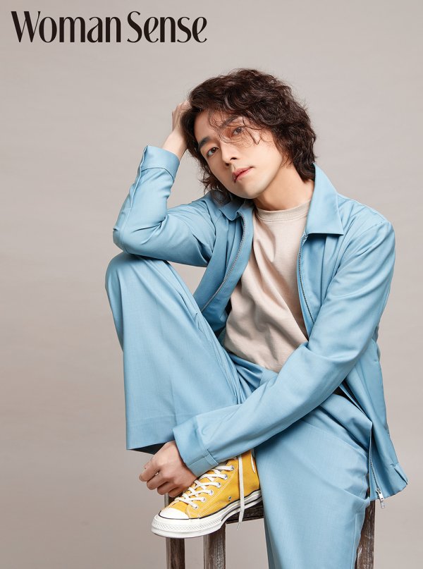 Monthly magazine Woman Sense released an interview with a picture with Taishi Ci Kim Hyung-jun and Night Standard seat.Kim Hyung-jun, Night Standard seat, made a stage with Taishi Ci, a complete body in 20 years through JTBC <Sugar Man> last December.First, Kim Hyung-jun has left the entertainment industry and spent a normal life as a coupang man.When I work for Coupang, I can concentrate on one thing completely, he said. I plan to do it in the future.He spoke about marriage.Kim Hyung-jun, who turned 44 this year, said, Single life is not bad yet. I am satisfied with my life now, but I do not want to postpone marriage if I meet my ideal.Night standard seat has been an actor ever since the Taishi Ci ceased to work in 2000.Its a pleasant word to hear when, he said. I now call it babys to fans who are now a mother of a child.When asked about the invariant appearance that has not changed in 20 years, he said, I applied seven or eight cosmetics in my 20s.I am managing it again these days. In addition, when asked about my appearance, I expressed my affection for the fan, saying, If the fans like my appearance, I am satisfied with it.As the only out of stock of Taishi Ci, he continued his candid response to the second-generation plan: I had a lot of thoughts about the second generation as the fourth reader, but I still want to enjoy my honeymoon more.Meanwhile, Taishi Ci postponed the 2020 Taishi Ci Concert [THE RETURN] scheduled for the Ocean Hall at Sejong University in April to the same place on July 25-26.