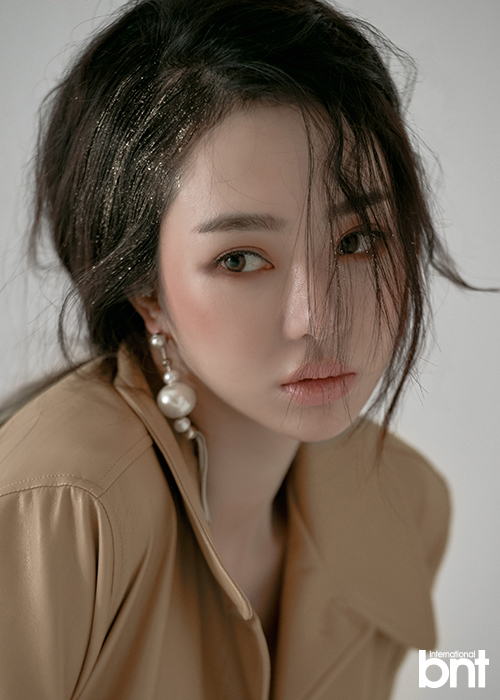 Clarity color is one of the elements that anyone who wants to have.Actor Seo Woo, who is building his own color with his unique character as well as solid acting ability, conducted bnt and pictorial.Seo Woo has perfected the feminin mood, dreamy concept, and chic mood in this photo shoot.When I asked him about the opening of Wedding Daze, which had returned to the screen for a long time with the recently released movie The House, he said, It was released after a long time.I thought it would not be released, but I was surprised by the fact that Actor was surprised to do so.When I asked how I had been doing in the Wedding Daze, which had a long gap, I said, I was busy. I was resting when I was resting.She said, I think you can eat more, and now youre halfway through life, so its ambiguous what role you should play. She also talked about her role.I want to play a role, he said, and I am a man with a lot of shortages, so I am broken and the intellectual role is burdensome.As for the usual personality, People say that the picture is different from the reality of the screen, and the gag greed is strong to make people laugh, so there is a lot of greed in comedy.I should have made the comic commercials more funny, he said. Im sorry, he said when asked if the entertainment program was greedy.I was overwhelmed by the honey-eaten mute or nervousness. When asked what was the best work, he replied, It is the movie Paju. I liked scenario and I think I really did an act.As for the most difficult role, I can not say any role, but there is a role that has caused trauma to the extent that the whole body is inflamed.I do not think I can love all the roles. She is known as a fan of BTS, and she said, I am still a big fan. I wanted to go to a concert, but it is really hard to get a ticket.When asked what her hobby was, she said, Cooking, making Korean food and snacks well. She was known to eat well, and she said, I enjoy drinking, but the older I get, the less alcohol I drink.I cant believe it, he said.Seo Woo, which absorbs any work well and shows her unique acting.When asked what the final goal was as an actor, he replied, I want to be an actor who can lead empathy for murderers or any villain.