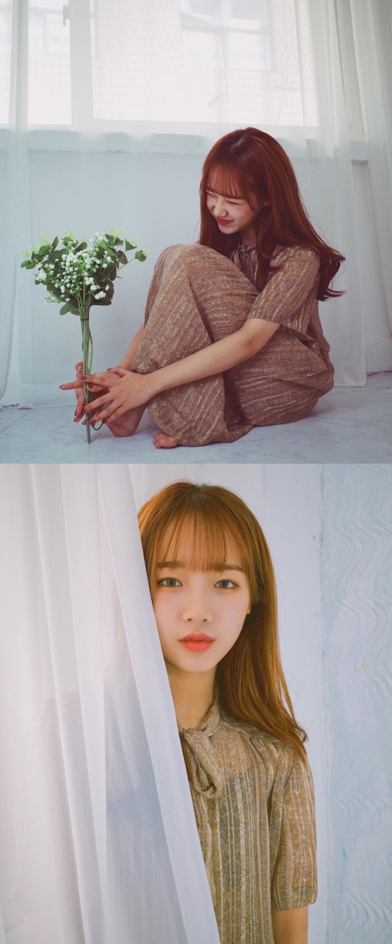 Choi Yoo-jung, a member of the Group Wikimki, showed off his charm.Choi Yoo-jung posted a picture on his instagram  with an article entitled COMFORT.In the public photos, there is a picture of Choi Yoo-jung, who is looking at a bouquet of flowers and making a bright smile.He also stared at the camera with his faint eyes behind the curtains and completed a fresh and calm atmosphere.The netizens who responded to this responded that they were too pretty, I love you all the time and I am happy with my eyes.Meanwhile, the Group Weki meki, which Choi Yu-jung belongs to, released Dazzle Dazzle (DAZZLE) in February.