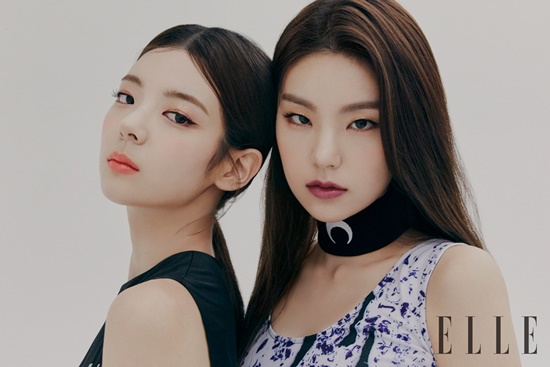 A picture of five members of the group ITZY (ITZY) has been released.Elle released a picture with ITZY members in the April 2020 issue on the 24th.ITZY is at the center of the topic every day, breaking the 50 million views of the new song WANNABE (Wannabe) music video YouTube in 39 minutes on the 5th since its comeback with the second Mini album ITz ME on March 9th.The ITZY members in the picture are showing off their TinCrush charm, which is different from the album concept photo, while matching blusher and lipstick colors suitable for each person.It is showing off their individuality and charm unlike the powerful performances such as music video and ITZYs exclusive patented perfect sword dance on stage, and the signature dance of WANNABE, Mimimi dance and hero dance.This picture is like the lyrics of the new song WANNABE (Im me no matter what anyone says, I just want to be me, I dont have to be anything.I am perfect when I am just me. )It contains the members who stare at the camera while matching the cheek and lip color that fit well with each face.Every time a cut was taken, the members intense charisma and all the cuts were made with A-cuts, which inspired the admiration of the field staff.The five members also took selfies or played games with each other during the filming, and showed a kind of girlish appearance like a girl of their age.When I go into shooting or take a group shot after modifying my makeup, I can concentrate on the shooting concept and monitor each others poses. It is the back door that the people applauded their professional aspect while breathing.This picture and beauty film can be found in the April issue of Elle, official homepage, SNS and so on.Photo: Elle