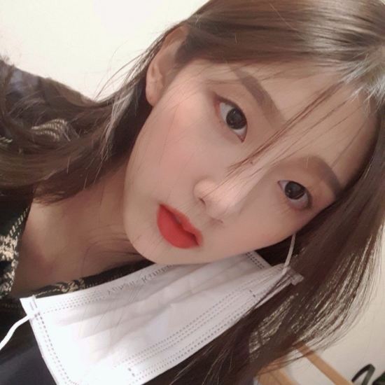 Beautiful looks of Lovelyz Jung Yein catch the eyeOn the 24th, Lovelyz Towing posted a number of photos on the teams official SNS with a message Its been a long time.Inside the picture is a picture of Lovelyz tug, who is making various expressions.His extraordinary visuals were enough to attract the attention of the official fan club Lovelynus.Lovelyz official fan club Lovelynus has various reactions such as Yain.Lovelyz, to which the tow belongs, is active in various fields.