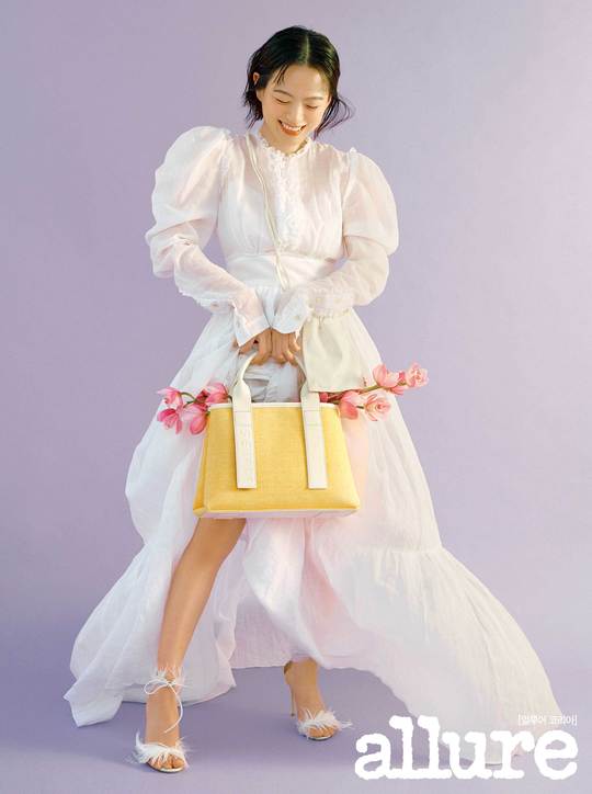 A pictorial from Actor Chun Woo-Hee has been released.Chun Woo-Hee recently filmed and interviewed beauty lifestyle magazine Allure Korea.Chun Woo-Hee in this picture perfectly expresses the fresh spring atmosphere.Chiffon dress, lace, sweet candy color, etc., and the costumes, bags, and props that feel the energy of spring, showed off the fresh and innocent appearance that was not seen until now.Chun Woo-Hee said, I do not know if I am good at Acting, he said, I only believe in people who work together like works, directors, actors, and moments when the camera is running.Its the most important thing to trust, and when you feel that youre in that space, youre in it from the moment you dress up in your costume, he said.Chun Woo-Hee, who recently finished filming Anchor, said, Anchor is a psychological thriller. There is a tension different from Gukseong.He then commented on the difficulties of the film industry with Corona 19: The difficulty of making and releasing movies for fellow seniors is also touching the skin.Im sorry everyone had to wait for the release day and have been struggling for the work. I hope this time will pass soon.It is a great difficulty, but I hope to pass it wisely. Park Su-in