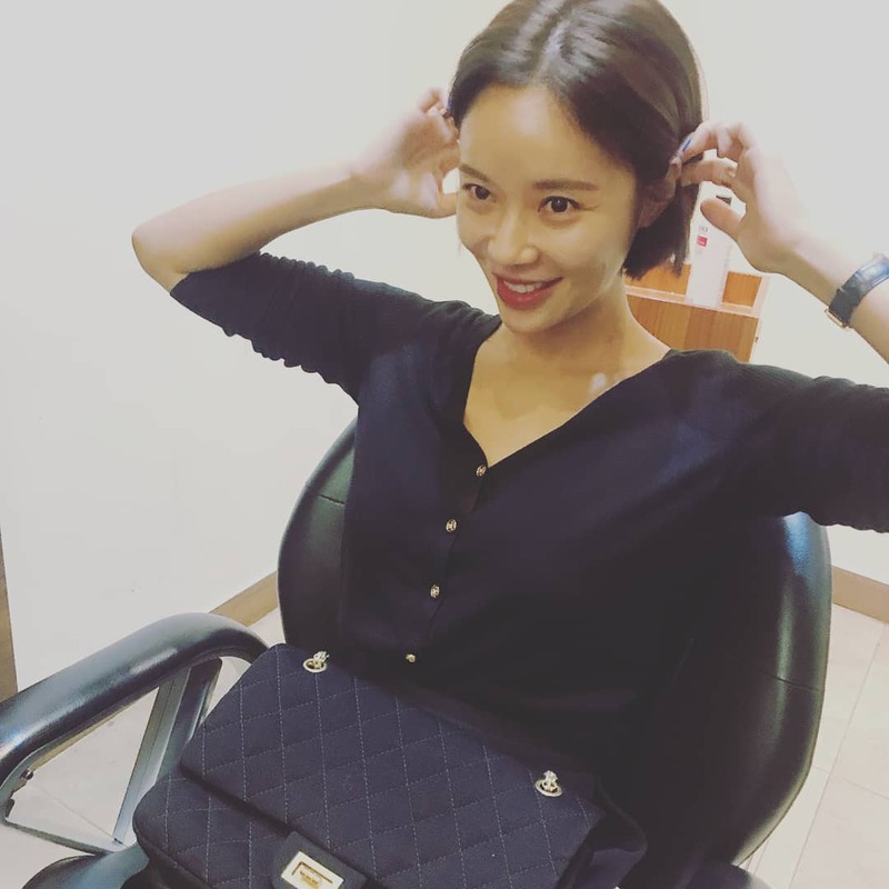 Actor Hwang Jung-eum flaunted her fresh Beautiful looksHwang Jung-eum posted several photos on his Instagram on March 25.In the photo, Hwang Jung-eum, who smiles brightly, handing his hair behind his ear, is shown.The dissipating small face size and distinctive features of Hwang Jung-eum make the beautiful look more prominent.The fresh atmosphere of Hwang Jung-eum also attracts attention.The fans who responded to the photos responded such as It is so beautiful, It is fresh, My sister is younger.delay stock