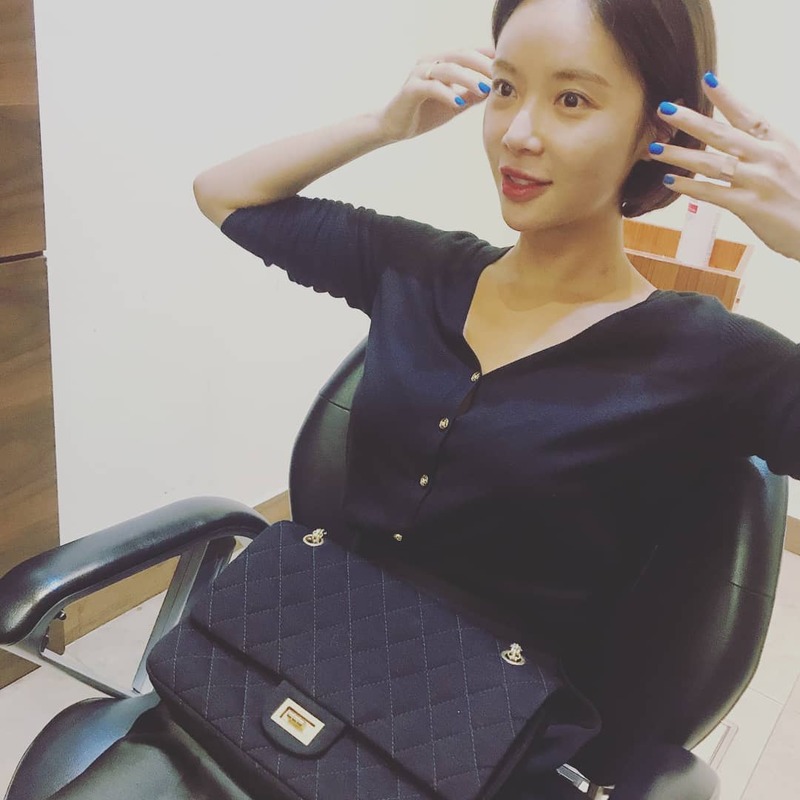 Actor Hwang Jung-eum flaunted her fresh Beautiful looksHwang Jung-eum posted several photos on his Instagram on March 25.In the photo, Hwang Jung-eum, who smiles brightly, handing his hair behind his ear, is shown.The dissipating small face size and distinctive features of Hwang Jung-eum make the beautiful look more prominent.The fresh atmosphere of Hwang Jung-eum also attracts attention.The fans who responded to the photos responded such as It is so beautiful, It is fresh, My sister is younger.delay stock