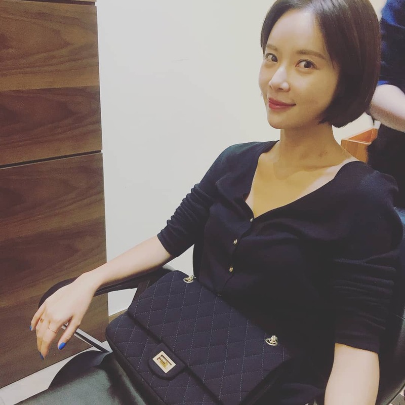 Actor Hwang Jung-eum flaunted her fresh Beautiful looksHwang Jung-eum posted several photos on his Instagram on March 25.In the photo, Hwang Jung-eum, who smiles brightly, handing his hair behind his ear, is shown.The dissipating small face size and distinctive features of Hwang Jung-eum make the beautiful look more prominent.The fresh atmosphere of Hwang Jung-eum also attracts attention.The fans who responded to the photos responded such as It is so beautiful, It is fresh, My sister is younger.delay stock