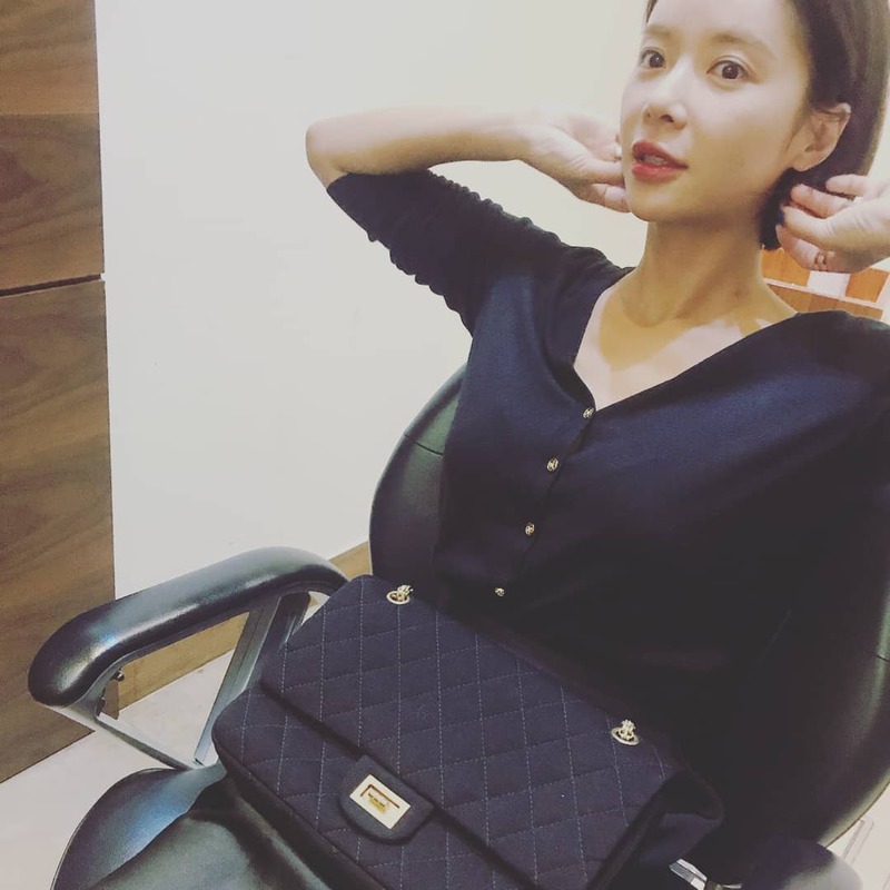 Actor Hwang Jung-eum flaunted her fresh Beautiful looksHwang Jung-eum posted several photos on his Instagram on March 25.In the photo, Hwang Jung-eum, who smiles brightly, handing his hair behind his ear, is shown.The dissipating small face size and distinctive features of Hwang Jung-eum make the beautiful look more prominent.The fresh atmosphere of Hwang Jung-eum also attracts attention.The fans who responded to the photos responded such as It is so beautiful, It is fresh, My sister is younger.delay stock