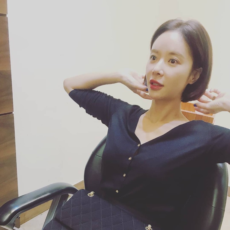 Actor Hwang Jung-eum flaunted her fresh Beautiful looksHwang Jung-eum posted several photos on his Instagram on March 25.In the photo, Hwang Jung-eum, who smiles brightly, handing his hair behind his ear, is shown.The dissipating small face size and distinctive features of Hwang Jung-eum make the beautiful look more prominent.The fresh atmosphere of Hwang Jung-eum also attracts attention.The fans who responded to the photos responded such as It is so beautiful, It is fresh, My sister is younger.delay stock