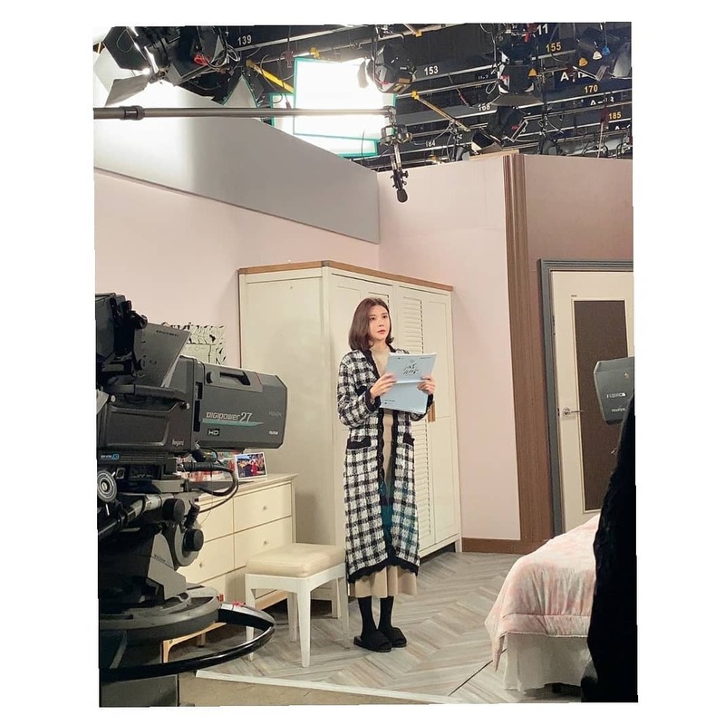 Actor Cha Ye-ryun presented rice cake to KBS 2TV daily drama Elegant Mother and Girl Staff.Cha Ye-ryun wrote on his instagram on March 25, Its a fast time. I was happy to be with Elegant Mother and Daughter who left three times.I like the little rice cake present for the six-month staff who cried and laughed together, and its happy. Thank you and love all the staff who always put me beautifully and made me feel strong.I will meet you again. I will meet you at 101 times today. Inside the picture is a picture of Cha Ye-ryun posing for a finger heart; Cha Ye-ryuns innocent beauty catches the eye.Cha Ye-ryuns dissipating small face size and distinctive features make her look more beautiful.The fans who responded to the photos responded such as I am watching the drama well, I am so sorry for the end and I am pretty.delay stock