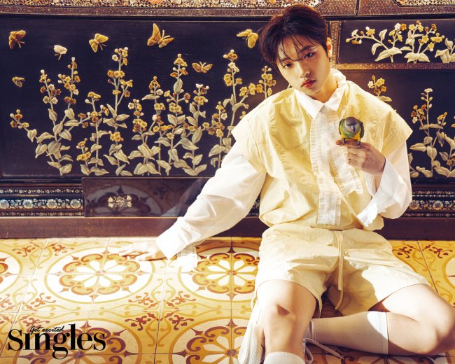 The first solo picture of Son Dong-pyo from Boy Group X1 was released.Son Dong-pyo has a fresh visual and full of spring singing through the April issue of the fashion magazine Singles.In this picture, Son Dong-pyo has proved its infinite possibilities by showing dreamy and sexy reversal charm away from the fresh and bright appearance of the existing.Son Dong-pyo, who took a step forward in full-scale personal activities with the start of spring, actively communicated with fans with his first solo SNS Love Live!I was nervous before I started SNS Love Live!, and I think I was under a lot of pressure to take time alone, Son Dong-pyo said.Still, I was able to communicate as deeply as possible.I felt that the more smooth communication between me and my fans, the more I felt that a strong relationship would be formed, so I made a close effort, he said.This is my chance to come, said Son Dong-pyo, who is on the new line of departure. Were closing the door to emergency again, filling in the shortcomings.I want to create a lot of valuable opportunities for my fans to join me. I hope many people will be expecting a re-emergence of Son Dong-pyo I have the potential for Acting, which I have never shown to the public before, said Son Dong-pyo, who said he wanted to be an Aurogie entertainer.I was originally preparing for Acting, but I changed it to an idol. If I get older and have a little more weight, I will be able to show you a lot about Acting. In addition, he refined the vocals more solidly and predicted infinite growth by showing his aspirations as a musician who wants to produce one-man production with his own song later.Son Dong-pyo, who is a singer-songwriter and a warm-hearted IU who has a good staff and a warm-hearted role model, said, I will try to become a little more brilliant and refined Son Dong-pyo by refining my personality before the end of my teens.Im not yet trimmed, so its bumpy.I want to be a human person by taking care of people around me like I want to be modeled by my senior IU. He also said that Son Dong-pyos individual goal of growing up as a good adult.Singles offer