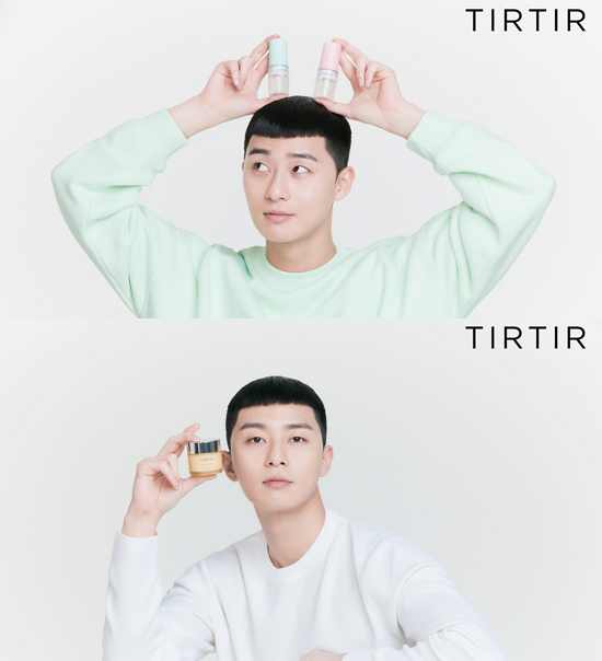Actor Park Seo-joon returns to fresh spring youthOn the 25th, beauty brand TIRTIR released Park Seo-joons cosmetics surface AD cut and making film.In the uploaded AD, Park Seo-joon emanated a casual yet natural charm.In particular, Park Seo-joon, who completely digested the concept of a moist day in spring, gave a fatal charm different from Itae One Clath charismatic Park Roy.Park Seo-joon perfected any look from comfortable casual wear to suit; his gaze was on Park Seo-joon, who held cosmetics and made horns on his head.Throughout the shooting, it is the back door that has always radiated bright energy with a unique eyeball and has pleasantly led the shooting scene.On the other hand, Park Seo-joon photo shoot making film video can be found on TIRTIR official YouTube channel and official Instagram.