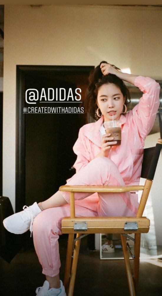Apink Son Na-euns Beautiful looks draw attentionOn Saturday, Apink Son Na-eun posted a photo on his Insta Kahaani.Son Na-eun in the photo poses in the background.He was wearing a training suit and showed off his extraordinary beautiful looks and caught the attention of netizens and fans.Son Na-eun will appear in MBCs new monthly mini series Would you like to eat dinner?Drama, which is scheduled to be broadcasted in May, will you like to eat dinner together? is a delicious romance in which men and women whose love cells have degenerated into the parting wound and alone culture recover their emotions and find love through dinner.We are expecting the same name as a one-piece, a more vivid and charming character and a drama to be reborn as a thrilling Kahaani.MBCs new monthly mini-series, Would You Like Dinner, which proved the synergy and teamwork of the cast armed with colorful charms, will be broadcast first in May following 365: A Year Against Destiny.