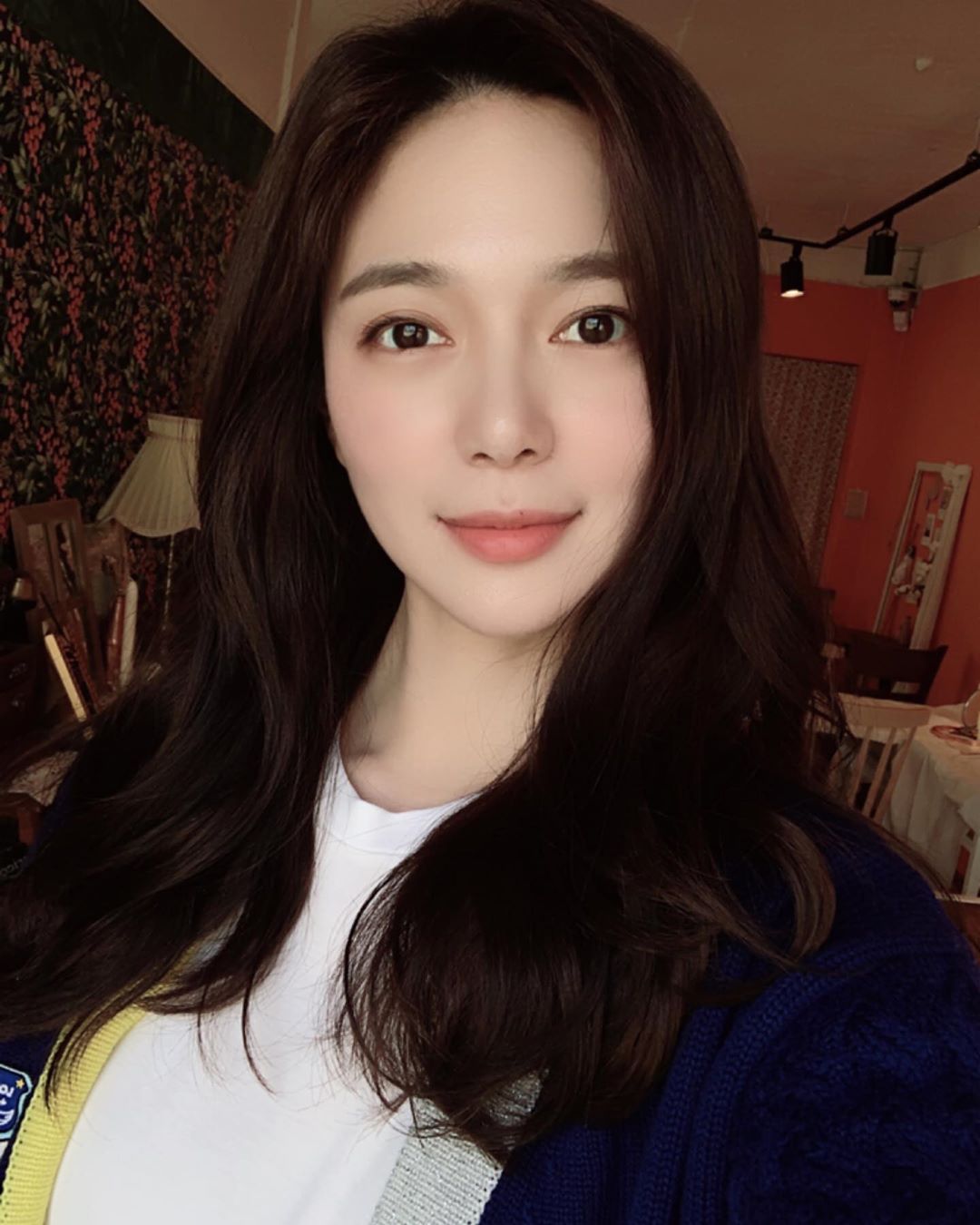 Actor Lee Elijah has reported on the latest.Lee Elijah posted a picture on his Instagram on the 25th with an article entitled I love you, please try hard today.Lee Elijah in the open photo stares at the camera and is making a smile. Elegant Smile and distinctive features capture the attention of the viewers.Kang Min-kyungs bright Smile and the netizens responded to It is the best, My sister is so cool and Spring itself.Lee Elijah stars in the JTBC drama The Good Detective, which is scheduled to air in April.Photo: Lee Elijah Instagram