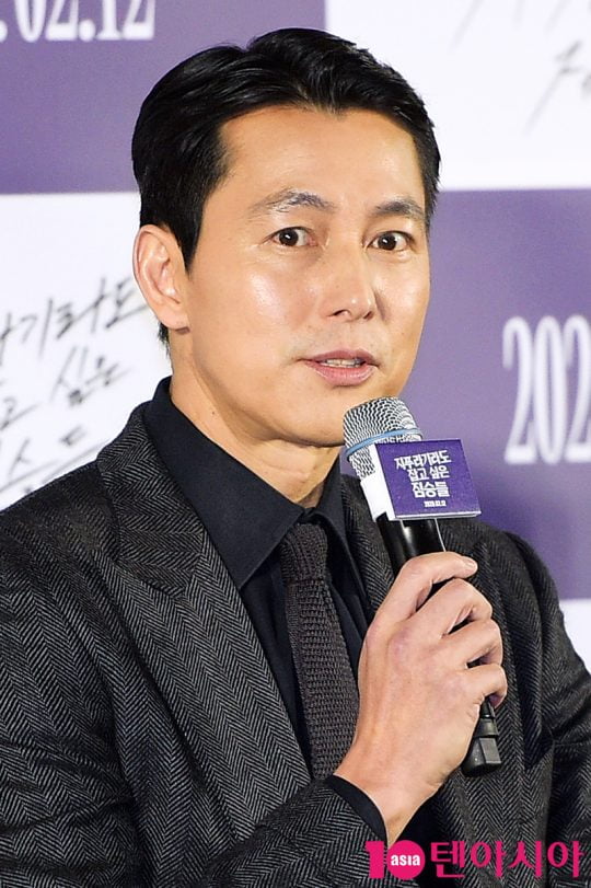Actor Jung Woo-sung refers to Refugee suffering from the aftermath of COVID-19, and the opinions of the netizens interpreting it are divided and attention is focused.Jung Woo-sung posted on his 26th day that everyone is having a hard time due to corona virus infection. There are people who are hard due to isolation, while some people have to go to work without anxiety. As a community of humanity, Jung Woo-sung also said, As a goodwill ambassador for the United NationsRefugee organization, I think about those who have suffered from COVID-19.Those who are forced to take refuge in a civil war that continues even in situations where movement and contact must be restrained, those who cannot be with their families in anxiety situations due to the spread of COVID-19, and many who cannot even Choices in dense Refugee villages, he added.Finally, We can all overcome difficult situations when we understand each others pain and solidarity based on our understanding. We can overcome it.Some netizens sympathize with his claim and voice support, while some people are responding, It is time to be careful yet, I do not know if it is possible in this world to be together, and I am worried about Refugee. Jung Woo-sung was appointed as a United NationsRefugee organization goodwill ambassador in 2014 and participates in various social activities.Next is Jung Woo-sungs Instagram specialization.Everyone is having a hard time due to coronavirus infection.While there are people who are hard because of isolation, some people have to go to work at Anxiety.As a community of humanity, we must coexist with the power of people and people for members who are in a difficult situation than ourselves, transcending race, religion, political ideology, and country.We need to achieve a whole-human symbiosis beyond generations, jobs, cultures, differences and differences. As a Goodwill Ambassador to the United NationsRefugee Organization, we also think about those who have suffered from COVID-19.Even in situations where movement and contact must be refrained, people who are forced to take refuge due to ongoing civil war, people who cannot be with their families in anxiety situations due to the spread of COVID-19, and many people who can not even Choices in dense Refugee villages, can overcome this difficult situation when we all understand each others pain and solidarity based on their understanding.We can get through it.United NationsRefugee Organization Goodwill Ambassador Jung Woo-sung Corona Virus Overcoming Message Refugee Is Painful with COVID-19 Netizen Support VS When to mention Refugee