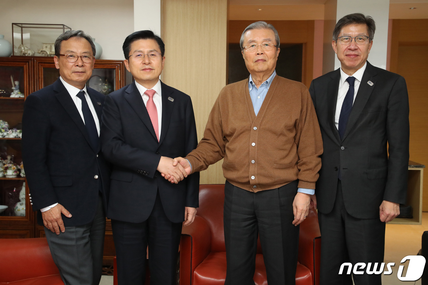 민주, 김종인 논평 한줄 없어..