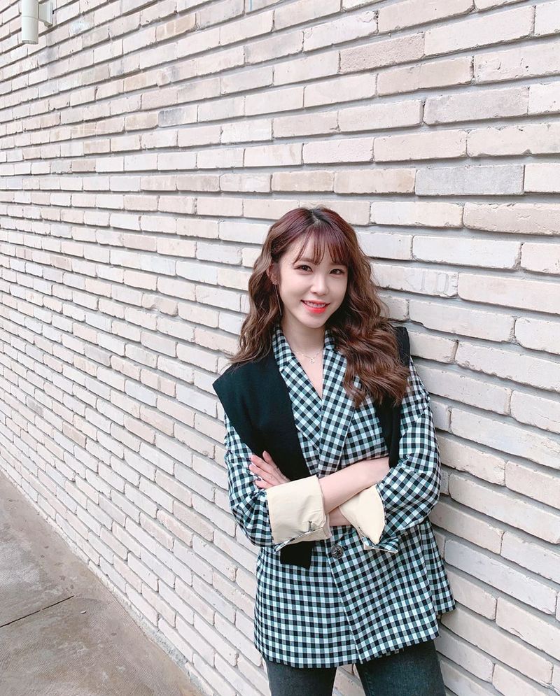 Singer and Actor Jun Hyoseong has unveiled a fresh current situation like spring.Jun Hyoseong posted a photo on SNS on March 26 with an article entitled # MusinsaTV # MusinsaTV # Thumbcard #Somecard Today.The photo shows Jun Hyoseong showing off her bright beautiful looks in comfortable attire.Jun Hyoseong is working as a Thumb Card MC, and has been transformed into a Thumb Maker with rapper Chan Yu, and is conducting program and blind date matching at the same time.hwang hye-jin