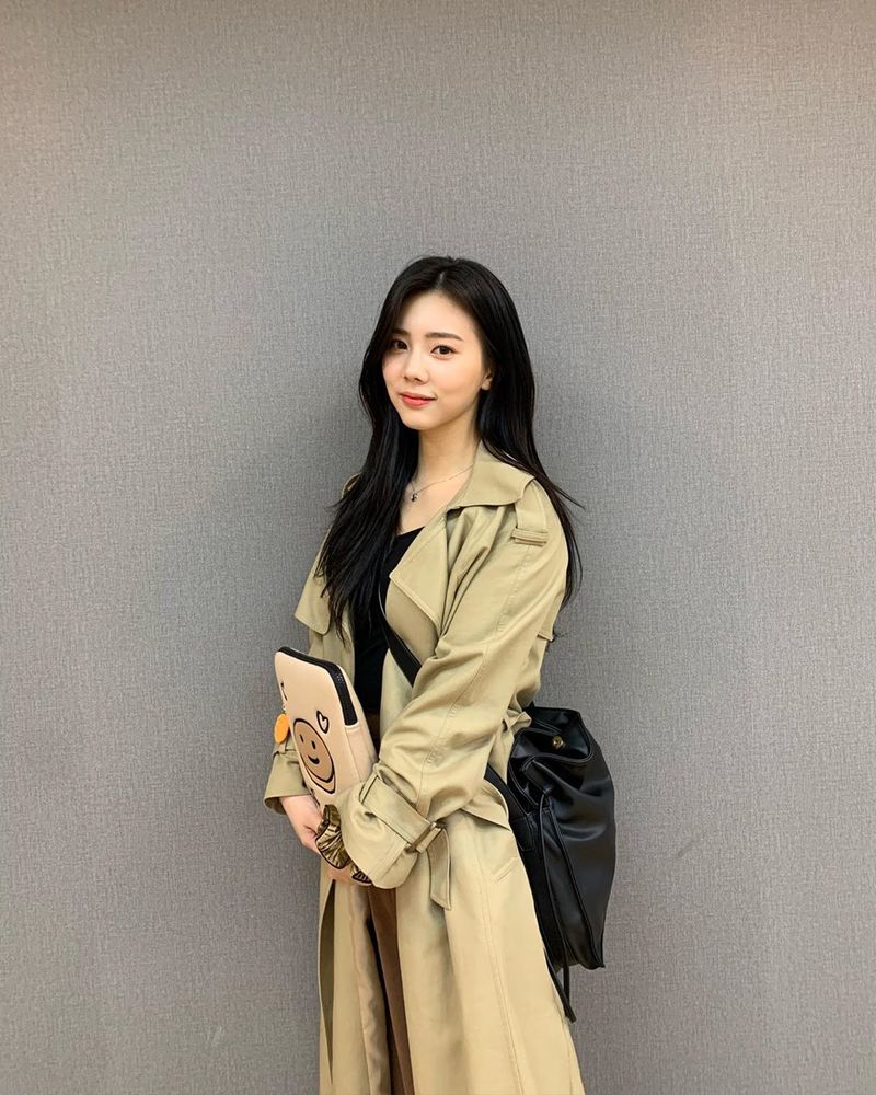 Kwon Chae-won flaunted more mature Beautiful looksGroup DIA member Kwon Chae-won posted two photos on his instagram on March 25 with the phrase retirement.In the photo, Kwon Chae-won poses in a trench coat, who showed off her beauty with a sleek jawline and a slender neckline.han jung-won