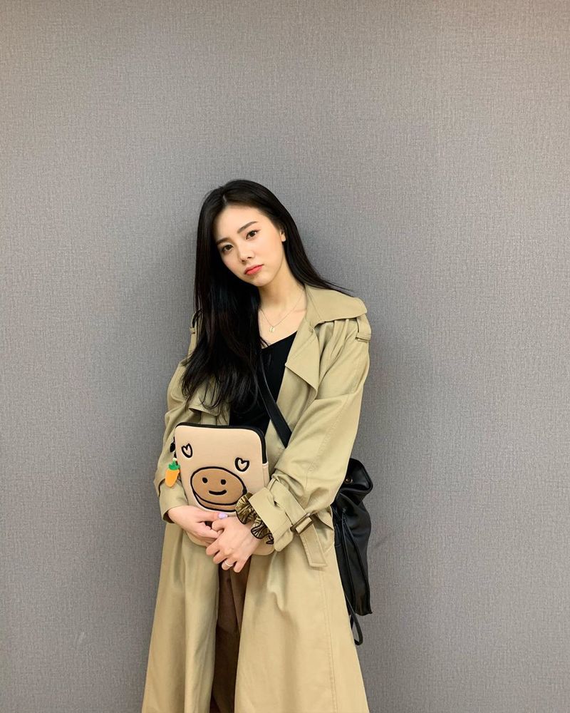 Kwon Chae-won flaunted more mature Beautiful looksGroup DIA member Kwon Chae-won posted two photos on his instagram on March 25 with the phrase retirement.In the photo, Kwon Chae-won poses in a trench coat, who showed off her beauty with a sleek jawline and a slender neckline.han jung-won