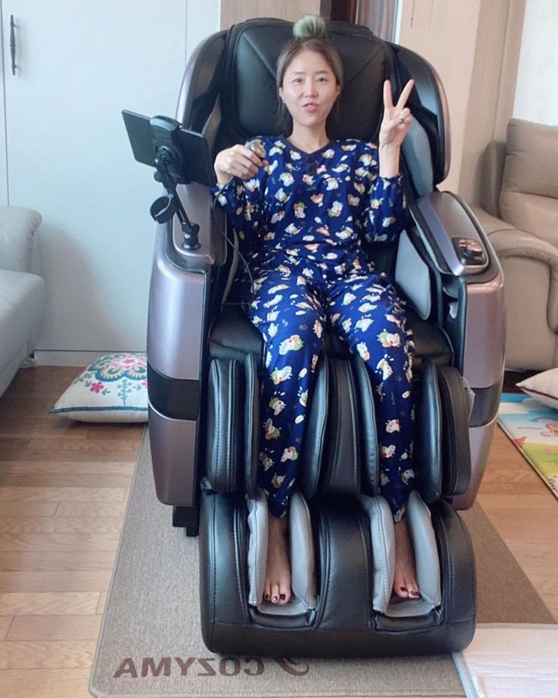 Shin Ji certified as a massage chair.Group Koyote member Shin Ji posted two photos on his instagram on March 26 with the phrase I will finally release the massage chair that my parents have been greedy for a long time.In the photo, Shin Ji sits in a massage chair and V. He shows off his cool features and beauty even in the face.Shin Ji added, I went and picked and picked and picked and decided this guy, and I am so grateful to the installers and shipping drivers.han jung-won