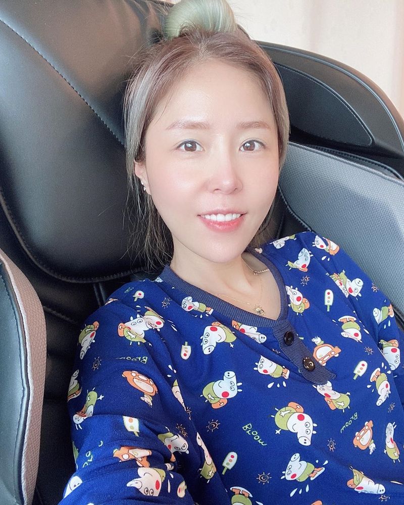 Shin Ji certified as a massage chair.Group Koyote member Shin Ji posted two photos on his instagram on March 26 with the phrase I will finally release the massage chair that my parents have been greedy for a long time.In the photo, Shin Ji sits in a massage chair and V. He shows off his cool features and beauty even in the face.Shin Ji added, I went and picked and picked and picked and decided this guy, and I am so grateful to the installers and shipping drivers.han jung-won