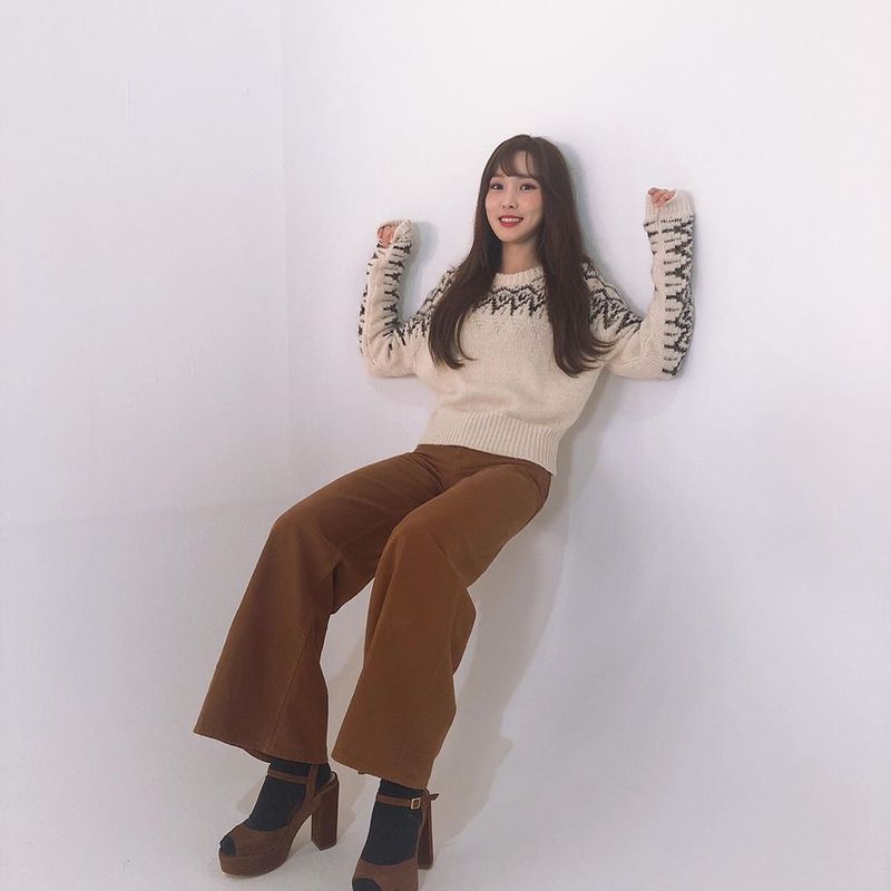 Group GFriend member Yuju boasted a pure beauty.GFriends official Instagram posted a photo on March 26 with an article entitled Old Photos.The picture shows Yuju smiling, hugging a bag of cookies. Yuju smiles brightly at the camera. Yujus innocent beauty catches his eye.delay stock