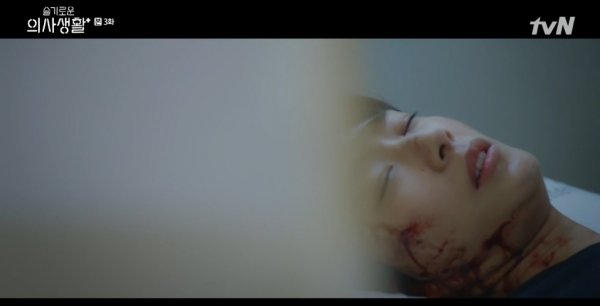 In this work, Kwak Sun-Young took the role of Lee Ik-soon, an officer of a female army, not a hospital figure, and announced his first appearance as he was brought to the emergency room from the third time.In the future, it is raising the expectation of many people who will show sweet doctor life with the five people and what character act as a female soldier.Kwak Sun-Young, who is the first to challenge the female character Acting, hopes to imprint a unique presence as an actor to viewers through sweet doctor life.On the other hand, Sweet Doctor Life is a work that coincides with director Shin Won-ho and writer Lee Woo-jung, who caused syndrome with the drama Respond series and Sweet Relief Life.The story of people living a special day in a hospital called Sweet Doctor Life is a story about someone who is born and someone who ends life. Actors such as Cho Jung-seok, Hyun Suk, Jung Kyung Ho, Kim Dae Myung and Jeon Mi-do are gathering hot topics from the first broadcast.Every Thursday night at 9:00.