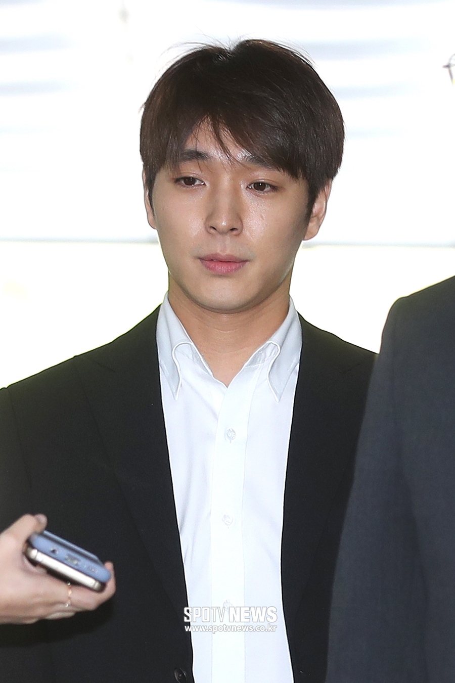 최종훈, 불법촬영-음주운전 무마 혐의 1심서 유죄..집행유예 선고