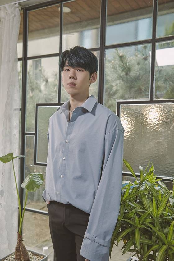 Singer Hồ chicken said he was a fan of Park Seo-joon, I became more attached to start.Hồ chicken said in an Interview with a cafe in Jongno-gu, Seoul on the afternoon of the 24th.On this day, Hồ chicken said, I sing emotional songs, but people themselves are close to hip-hop. I like masculine content.So I watched the movie Lion funny, and I became a fan of Park Seo-joon actor through the movie. Itaewon Clath is also a story that a man who started from the floor succeeds.There was no reason to listen to the background explanation that Start is a song that Park Seo-joon plays the main character and Park Se-roi (played by Park Seo-joon) is a song that comes out every time he succeeds.I really wanted to do it, he explained.In particular, he said, I can not sing because my nose is blocked a lot on the day of recording. I recorded the medicine in my nose six times in a row and went to the hospital the next day.I had the expectation that I could express it well from the first time I heard the song, but it succeeded as a result.Hồ chicken will release a single A song for you through various Online music sites at 6 pm on the 27th.This single has received great attention because it is an album released after being ranked first in various charts including the largest music source site melon in Korea with the JTBC drama Itaewon Clath OST start recently.The single A song for you contains two songs, the title song of the same name and Beautiful.Both songs are ballads with maximized dramatic advantages of Hồ chicken, showing their infinite possibilities through the album.On the other hand, Hồ chickens single A song for you will be released on various Online music sites at 6 pm on the 27th.