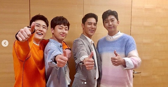 TV Chosun Mr Trot TOP7 Official Instagram has two photos on the 26th with the article Treat Steam Heart.In the photo, Mr Trot performers Young Tak, Lee Chan Won, Jang Min Ho and Im Young-won are smiling brightly while looking at the camera with their thumbs up.Young Tak, who is wearing an orange top and boasts a bright charm, Lee Chan Won, who is making a pure smile, Jeong Seok Jang Min Ho of perfect suit fit, and Im Young-woong, who creates a warm atmosphere in pastel knit, captivate fans.On the other hand, Mr Trot TOP7 Im Young-woong Young Tak Lee Chan Won Kim Ho-jung Jung Dong Won Jang Min Ho Kim Hee Jae has been active in various entertainment programs and concert preparations since the end of the program./ Photo: Mr Trot TOP7 Official Instagram