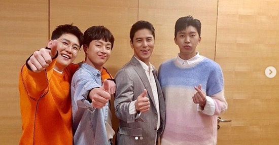 TV Chosun Mr Trot TOP7 Official Instagram has two photos on the 26th with the article Treat Steam Heart.In the photo, Mr Trot performers Young Tak, Lee Chan Won, Jang Min Ho and Im Young-won are smiling brightly while looking at the camera with their thumbs up.Young Tak, who is wearing an orange top and boasts a bright charm, Lee Chan Won, who is making a pure smile, Jeong Seok Jang Min Ho of perfect suit fit, and Im Young-woong, who creates a warm atmosphere in pastel knit, captivate fans.On the other hand, Mr Trot TOP7 Im Young-woong Young Tak Lee Chan Won Kim Ho-jung Jung Dong Won Jang Min Ho Kim Hee Jae has been active in various entertainment programs and concert preparations since the end of the program./ Photo: Mr Trot TOP7 Official Instagram