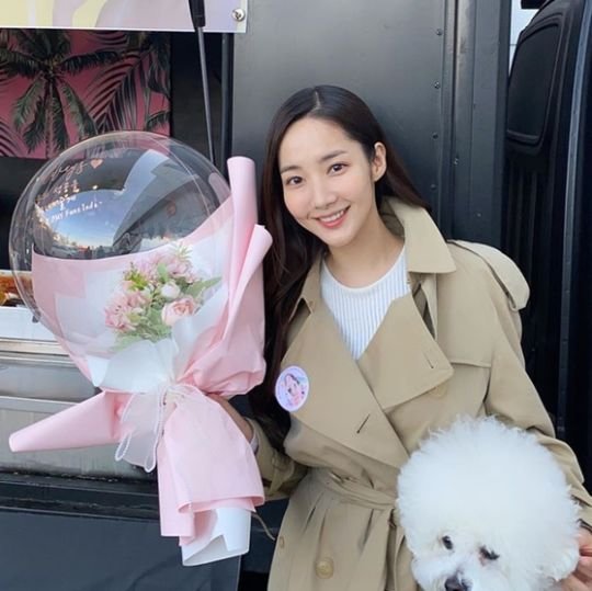 Park Min-young said on his SNS on the 27th, I was busy with the sound of spring, and the village of Bukhyeonri was busy.I was so happy because of my fans while I was crying and laughing, and I really appreciate it, Im sorry and I love you. You know, my heart? The photo shows JTBC I will go if the weather is good with coffee and snack tea arriving at the filming site and Park Min-youngs authentication shot.Park Min-youngs innocent beauty, staring at the camera with a bright smile, catches the eye.The fans who responded to the photos responded such as I am the best today, Every day is beautiful and Leon is cute.On the other hand, JTBC drama I will go if the weather is good, which Park Min-young is appearing, is broadcasted at 9:30 pm on the month and Tuesday.