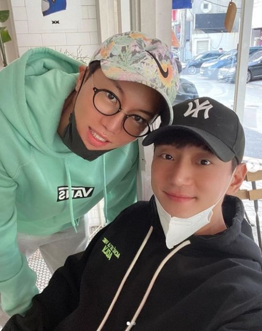 투샷 커피 이미지